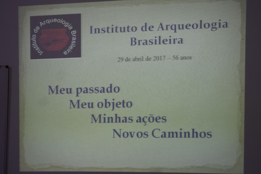 11 – Batedor/Quebra coco - Instituto de Arqueologia Brasileira IAB