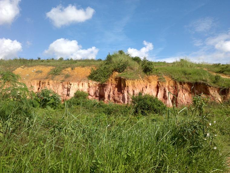 Imagem 07 - Sítio Arqueológico Curupaiti em área totalmente degradada.  Belford Roxo-RJ. Fonte IAB - Ano: 2017.
